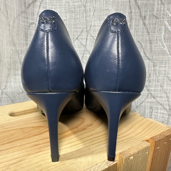 Calvin Klein Blue Heel size 10 NWOT - Picture 3 of 9